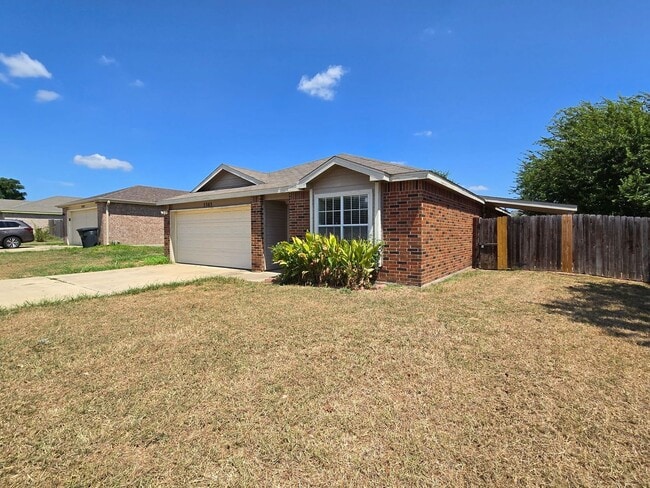 Building Photo - 3303 Driftwood Dr