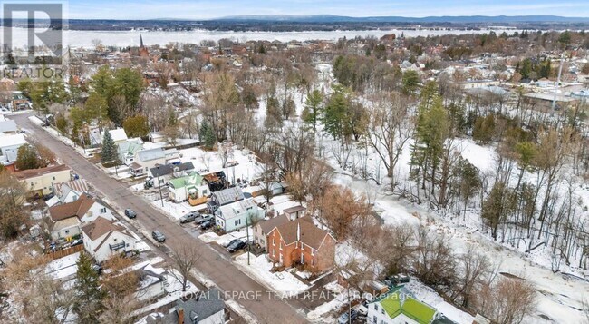 Photo - 509 Moffat St