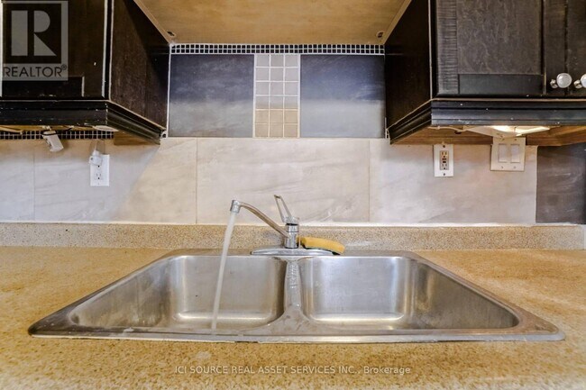 Photo - 2609 Kingston Rd