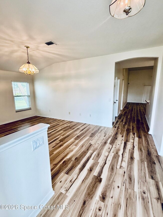 Photo - 1686 Rustic Way