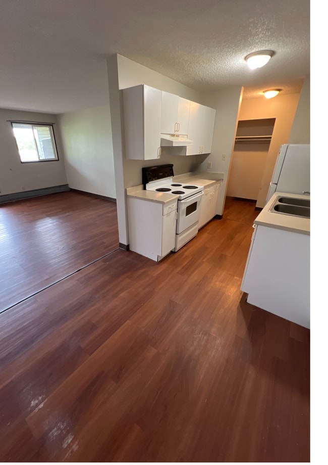 Photo - 5117-5144 44 St Unit 307