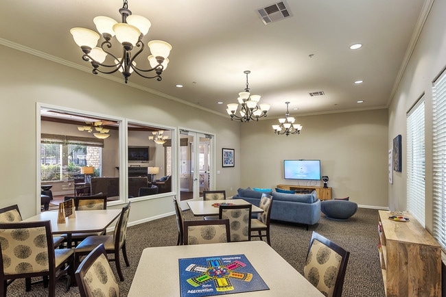 Salón de juegos - Vineyard Creek Apartments