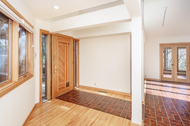 Photo - 1424 Bradford Dr