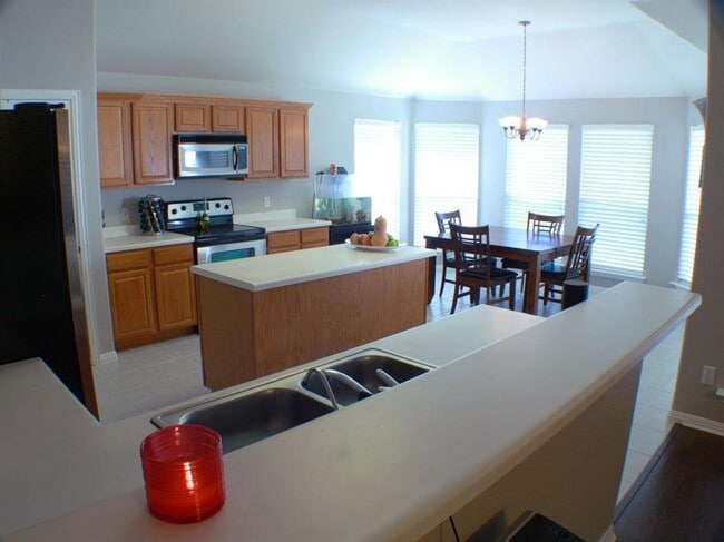 Photo - 930 Satellite View