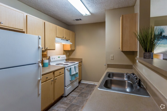 2 BR, 2 BA - 1099 SF - Kitchen - Covington Park