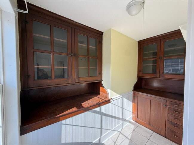 Pantry w/ built-ins - 420 Church St