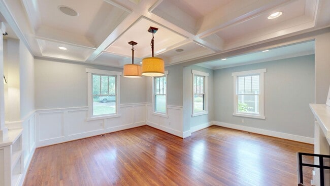 Photo - 2320 Chesterfield Ave