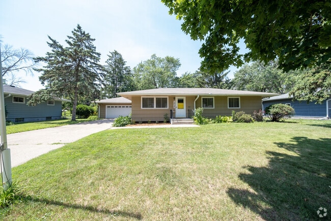 Building Photo - 10130 Fremont Ave S Rental