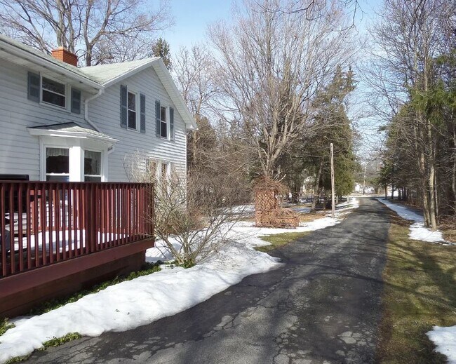 Photo - 551 Paul Rd Unit 1-Dn