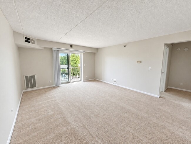 1 Bloomingdale Pl Unit 404