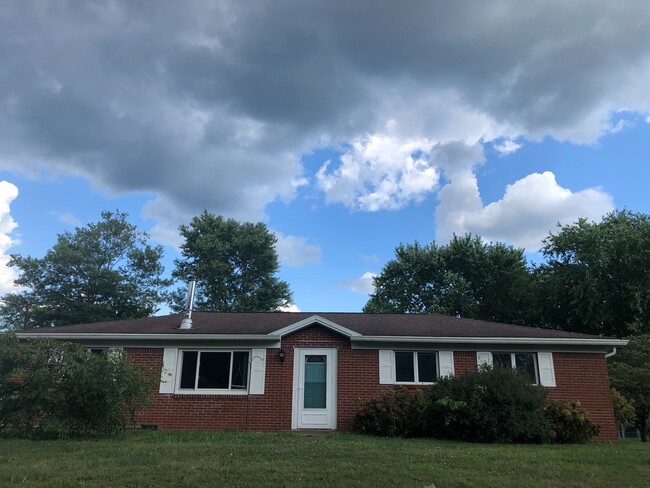 3 bedroom ranch home Available August 2025... - 3 bedroom ranch home Available August 2025...