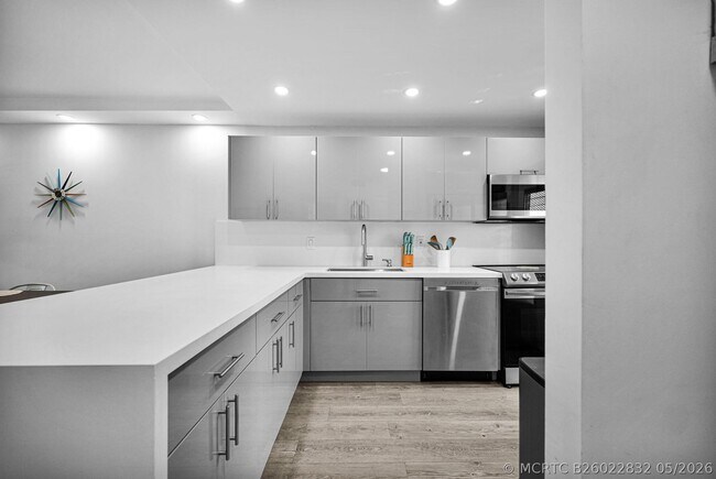 Photo - 400 SE 10th St Unit 303