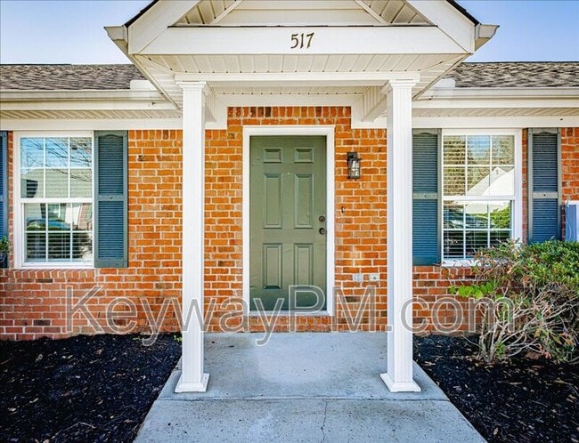 Photo - 517 Edgecliff Ln