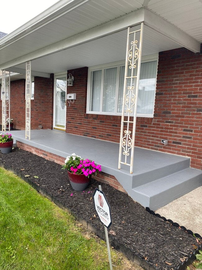 Photo - 1837 Clearview St