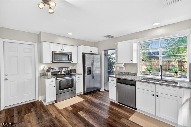 Photo - 1576 Beechwood Trail
