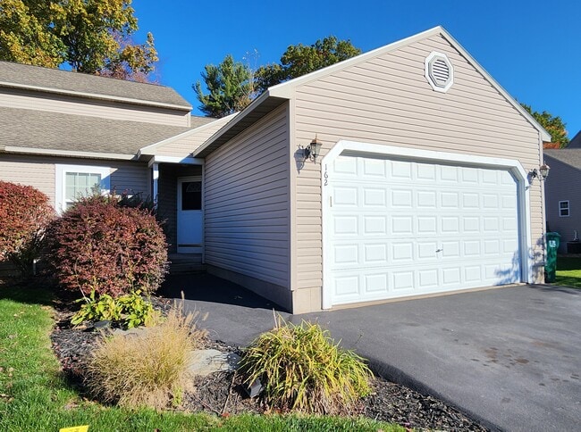 Building Photo - 162 Slindes Wood Cir