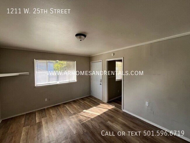 Photo - 1211 W 25th St