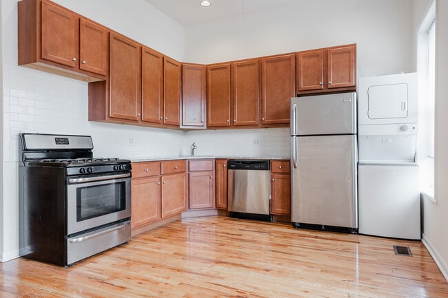 Building Photo - 2452 N Southport Ave Unit 1F
