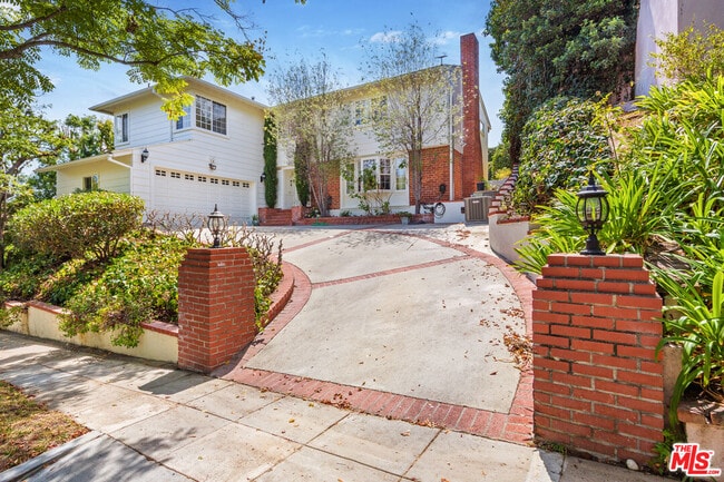 Building Photo - 9808 Hillgreen Pl