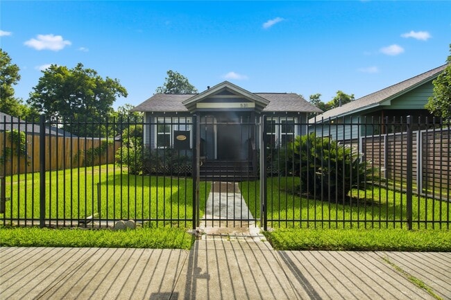 Photo - 531 Woolworth St