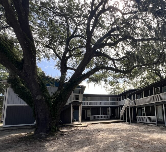 Photo - 2413 S Fraser St Unidad Studio