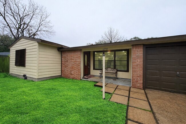 Photo - 1505 15th Ave N