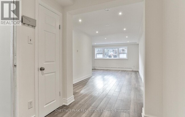 Photo - 76 Walmsley Blvd Unit 1