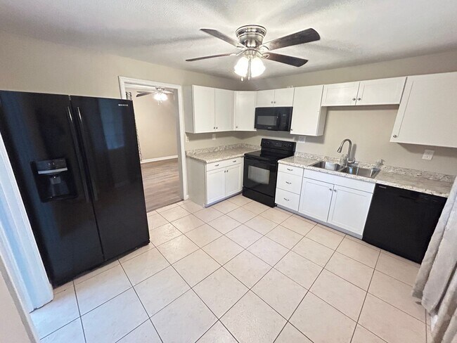 DON'T MISS OUT! Spacious 2/1 in Spring Pa... - DON'T MISS OUT!  Spacious 2/1 in Spring Pa...