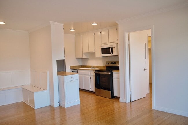 Photo - Bright and Spacious Quiet Corner 2 Bed/ 2 Bath with Private Balcony, Views, In Unit Laundry and P... Unit 102