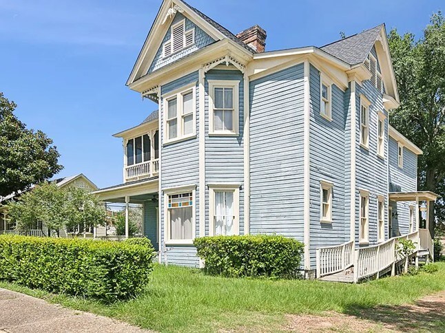 Photo - 250 N Main St