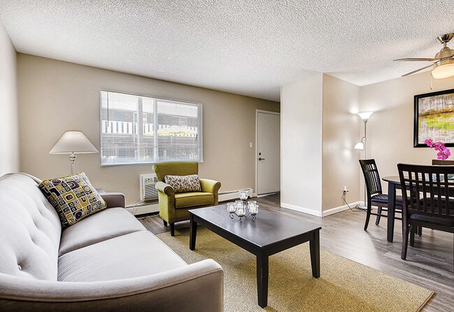 Living room - Lakewood Crossing