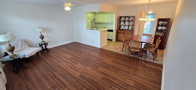 Photo - 358 Chatham R