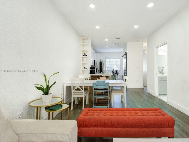 Photo - 5630 NW 114th Path Unidad 210