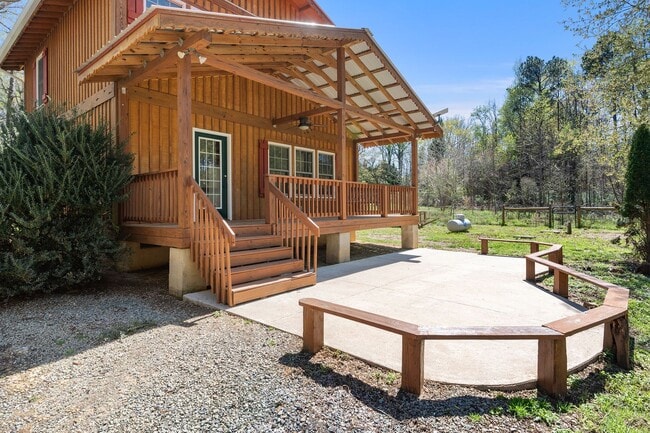 Photo - Fabulous Home near Silk Hope Chatham County - Cabin living close to Shakori