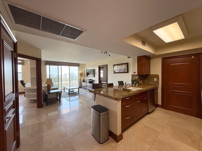 Photo - 19501 W Country Club Dr Unidad 1105