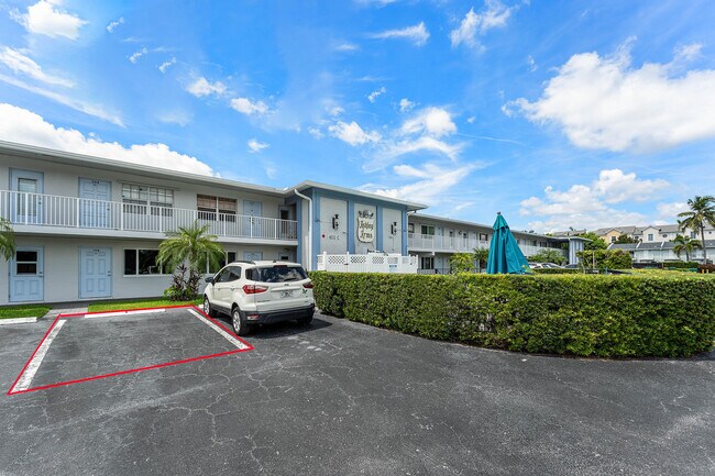 Photo - 4111 NE 21st Way Unidad 204