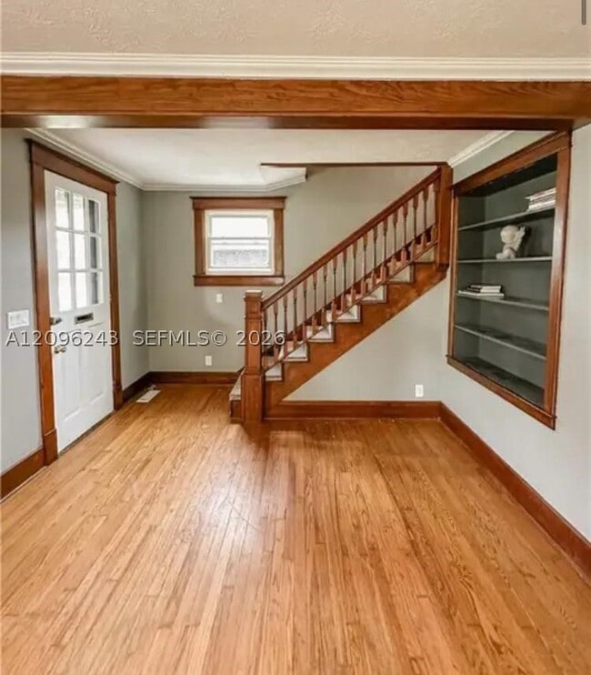 702 W Main St