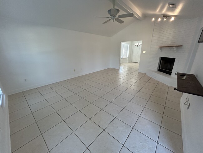 Photo - 3231 Bradbury St