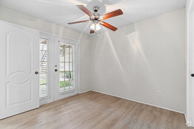 2BR, 1BA - 777SF - Secondary Bathroom