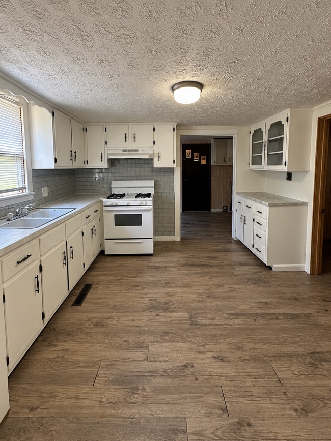 721 W Della St