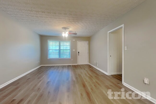 Photo - 1024 Weatherwood Pl NE