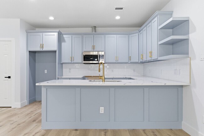 Photo - 7040 Kinney St