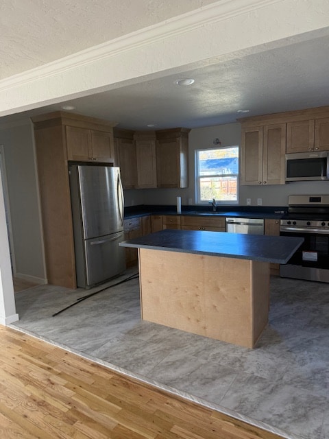 Photo - 1590 Hall Ave