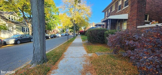 Photo - 914 Beaconsfield Ave