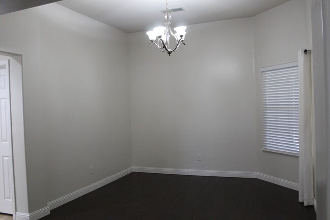 Photo - Beautiful Spacious Home for Rent Near Hosking and Mckee Area