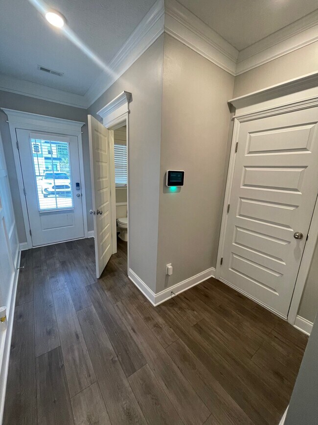 Photo - 1057 Linsmore Ave
