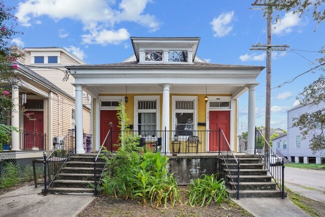 Building Photo - 3301 Banks St Rental