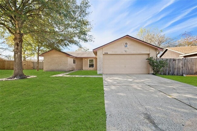 Photo - 3006 Sherborne St