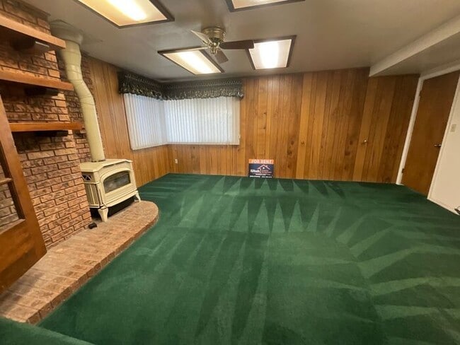 Photo - 3 bdrm 3 bath Home 2 car Garage 1.8 Acres Horse property. All Utilities included.