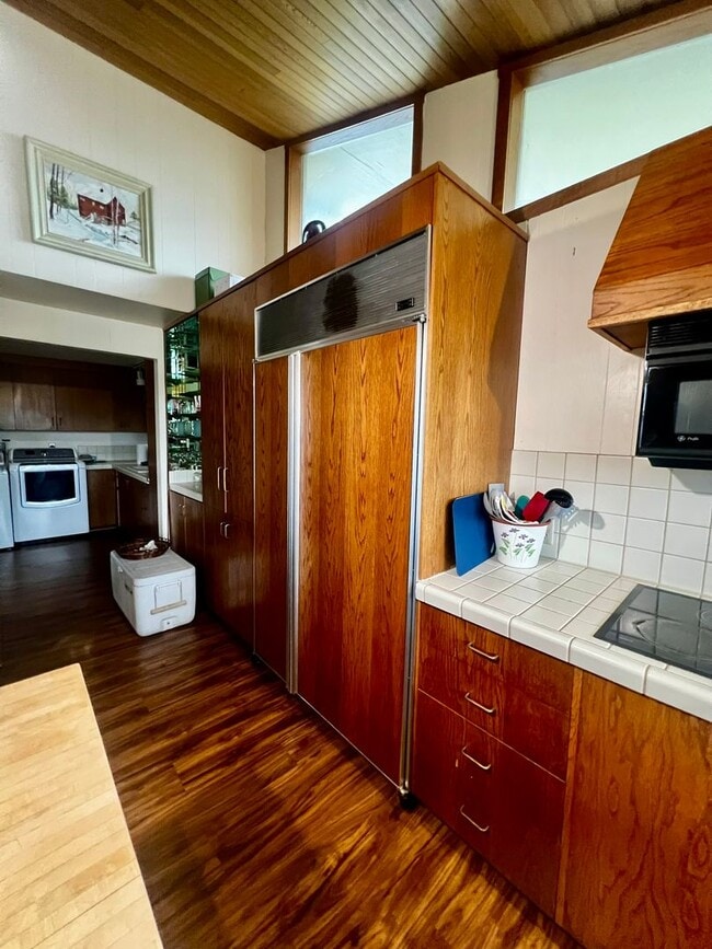 4079 Saltspring Dr